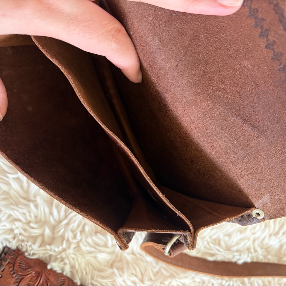 Handcrafted Tooled Leather Crossbody Bag in Rich Brown - Picture 5 of 6